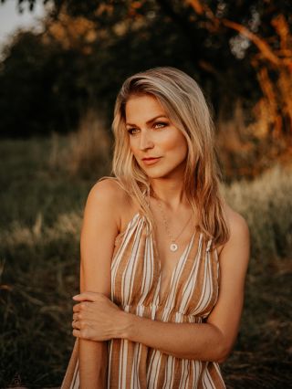 Jedna krásná maminka ♥️ 30 min focení těsně před západem? Ano, lze jen si odskočit na pár fotek a památka je na světě 🌞...