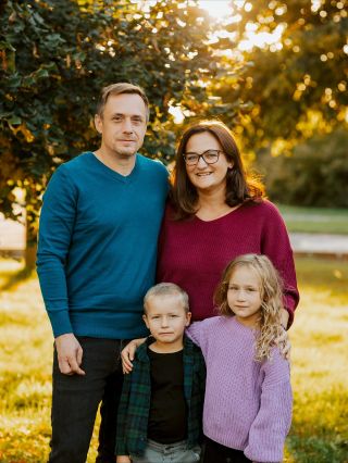 Jsou chvíle, které si zaslouží být zachyceny navždy. Zlaté podzimní světlo, objetí, které hřeje víc než svetr, a úsměvy,...